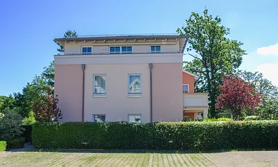 Das Haus Godewind von der Parkplatzseite