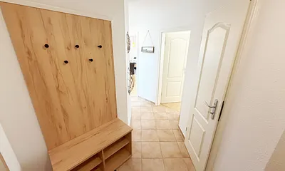 Flur  mit Garderobe