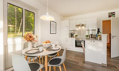 offene Küche mit Esstisch