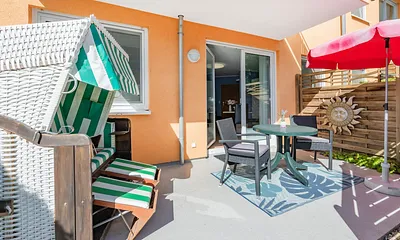 Terrasse mit Strandkorb