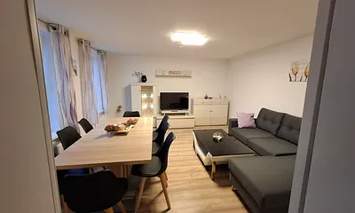 Wohnzimmer mit Essbereich