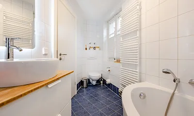 Bad mit Dusche & Badewanne