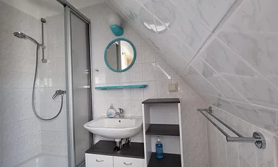 Tageslichtbad mit Dusche