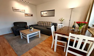 Wohnzimmer mit Esstisch