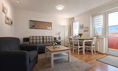 Wohnzimmer mit Esstisch