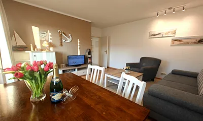 Wohnzimmer mit Esstisch