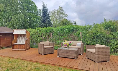 Sitzecke im großen Garten