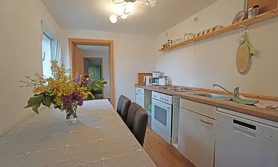 Küchenzeile mitt Esstisch