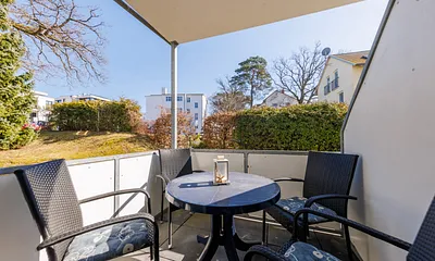 Ihr möblierter Balkon schaut nach Osten.