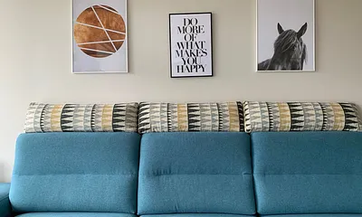 offener Wohnbereich mit Couch