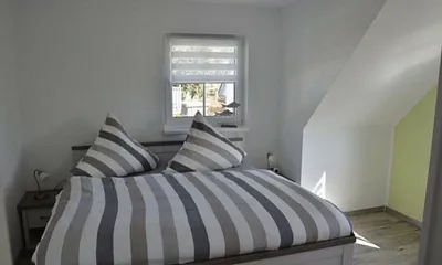 Schlafzimmer mit Doppelbett