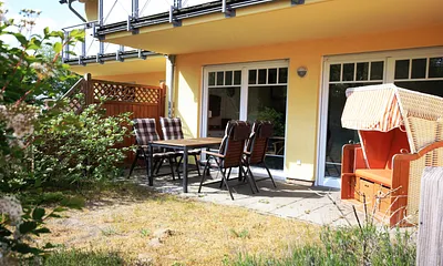 Terrasse mit Strandkorb