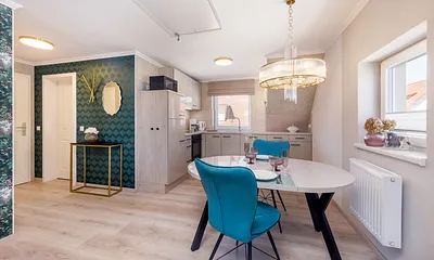 Blick in den Flurbereich mit Garderobe.