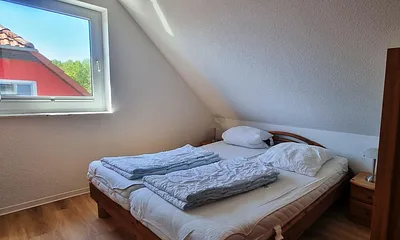 Schlafzimmer 1
