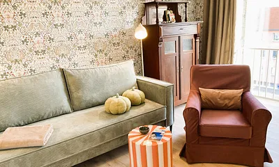 Auf der Couch kann bei Bedarf für 1 Person aufgebettet werden. 