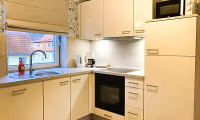 ... Backofen, Mikrowelle, Ceranfeld, Besteck, Geschirr, Kochtöpfen etc.