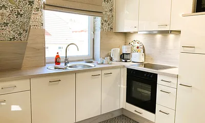 ... Backofen, Mikrowelle, Ceranfeld, Besteck, Geschirr, Kochtöpfen etc.