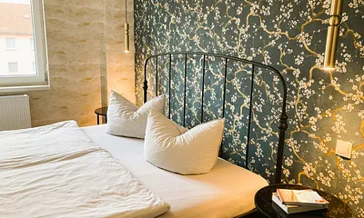 ... bequemem Doppelbett (180x200cm) ...