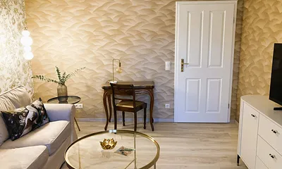 Ein kleiner antiker Schreibtisch für Ihre Urlaubspost ...