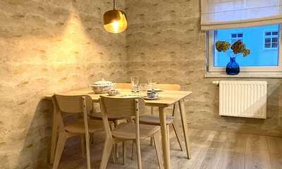 Die separate Küche mit Eßplatz ...