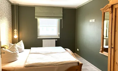 Das Raffrollo hat Verdunkelungsfunktion.