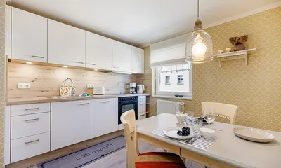 Die separate Küche mit komfortablem Eßplatz.