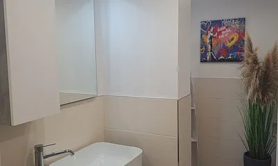 Badezimmer mit Waschtisch