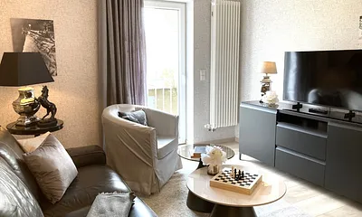 Dezentes Interieur in Schwarz, Grau und Weiß wird dem Mann gefallen :) ...