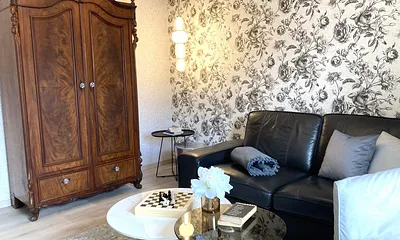 Antike Einzelstücke schaffen behagliches Ambiente.