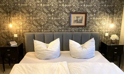 ... ein bequemes Doppelbett (180x200cm) ...