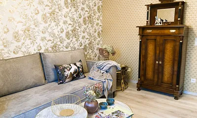 Au der Couch kann bei Bedarf für 1 Person aufgebettet werden. Die Wohnung ist geeignet für Kinder ab 5 Jahren.