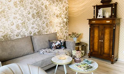 Auf der Couch kann bei Bedarf für 1 Person aufgebettet werden. Die Wohnung ist geeignet für Kinder ab 5 Jahren.