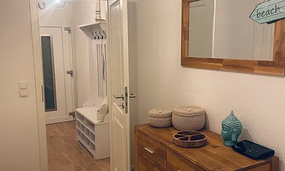 2. Flur zu allen Räumen