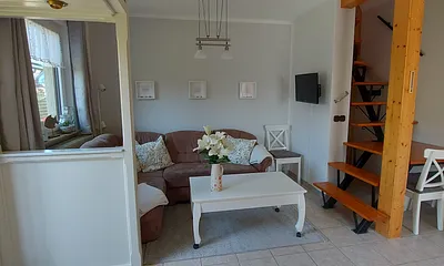 Wohnbereich mit steiler Treppe