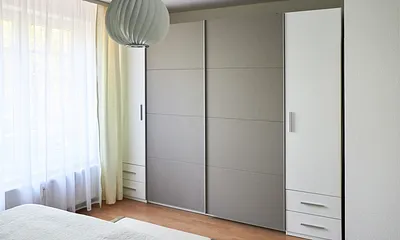 Kleiderschrank