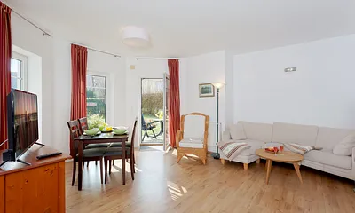 Wohnzimmer mit Esstisch