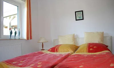 Schlafzimmer mit Doppelbett