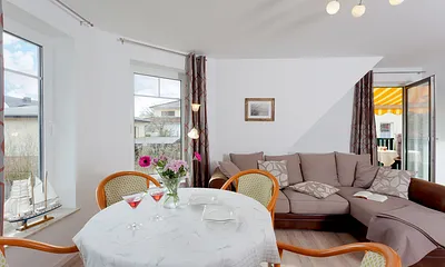 Wohnzimmer mit Esstisch