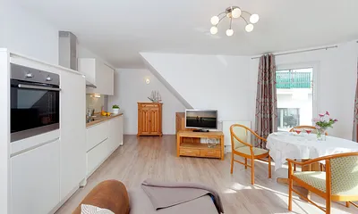 Wohnzimmer mit Esstisch