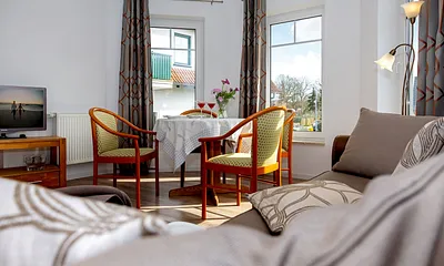 Wohnzimmer mit Esstisch
