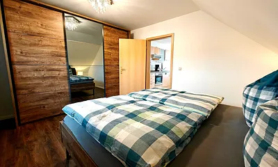 Schlafzimmer mit Doppelbett