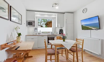 Küchenzeile, Flat-TV, Essplatz