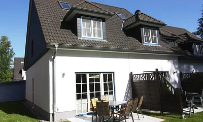 Außenansicht mit Terrasse
