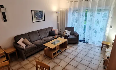 Wohnzimmer mit Zugang zur Terrasse