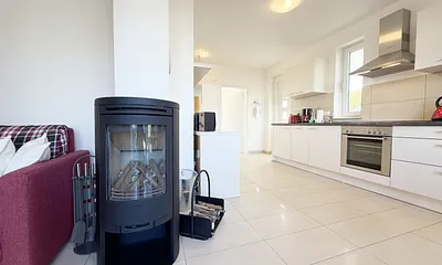 Haus Möwe Wohnung 01 - Kamin im Wohnbereich