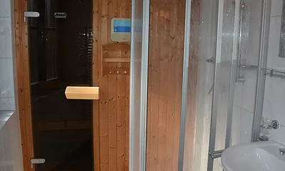 Unteres Bad mit Sauna