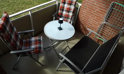 Balkon mit Sitzmöbeln - Südrichtung 
