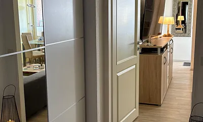 Flur mit großen Kleiderschrank 