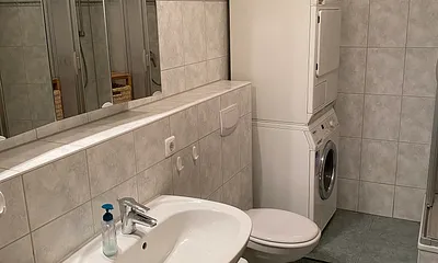 Bad mit Dusche 