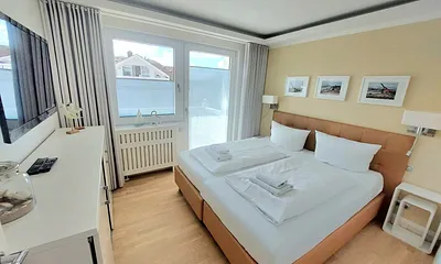 bequemes Boxspringbett, 2. Fernseher im Raum